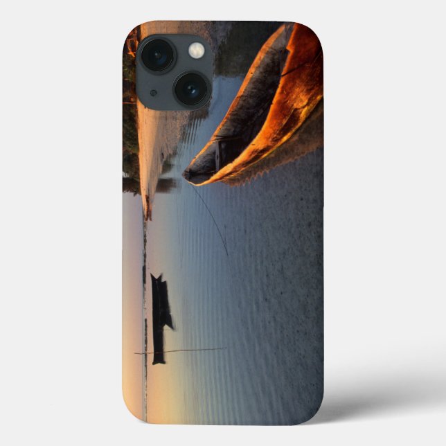 Funda De Case-Mate Para iPhone Barcos de madera en la playa de Tondooni (Reverso)