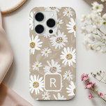 Funda Para iPhone 15 Pro Beige del patrón de marea inicial personalizado<br><div class="desc">Añade un toque de elegancia y encanto a tu iPhone con nuestro encantador patrón de margarita en el estuche para iPhone Beige. Este funda, que combina tonos pastel neutros con un diseño delicioso de delicadas daisies en un suave fondo rosado, ofrece un ambiente elegante y acogedor. Perfecto para los amantes...</div>