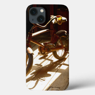 Funda Para iPhone 13 Bicicleta de niño en el antiguo molino de grano