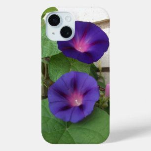 Funda Para iPhone 15 Blue Morning Glories Escalando la pared de ladrill