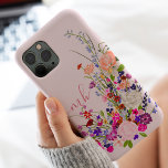Funda Para iPhone 14 Pro Max De Case-Mate Bonito floral floral silvestre moda monograma<br><div class="desc">moda de flores silvestres botánicas bonitos con ramo de flores rosadas,  azules,  violetas y verdes.</div>