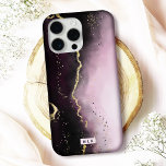 Funda Para iPhone 15 Pro Max Borgoña púrpura ormbre con monograma moderno dorad<br><div class="desc">Proteja su teléfono con estilo con este elegante estuche para iPhone "Ethereal Mist" que presenta un diseño cautivador y acentos falsos metálicos. Perfecto para los amantes del lujo y el arte moderno, este funda está disponible para muchos modelos de iPhone y Samsung, ofreciendo opciones de funda Barely There y Tough...</div>