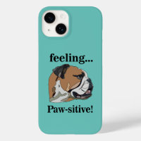 Bulldog inglés que se siente adorable perro amante