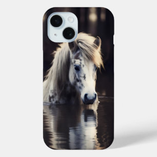 Funda Para iPhone 15 Caballo blanco en el lago
