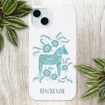 Funda Para iPhone 15 Mini Caballo de dala sueco personalizado Verde azulado<br><div class="desc">Un diseño tradicional sueco de Caballo de Dala en verde verde azulado y blanco. Cambie o quite el texto al personalizar.</div>