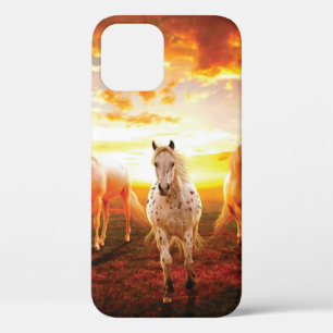 Funda Para iPhone 12 Pro Caballos al atardecer lanzando almohada