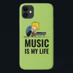 Funda Para iPhone 11 Cacahuetes | Schroeder<br><div class="desc">A Schroeder le encanta la música clásica,  especialmente la de Ludwig van Beethoven y a menudo comparte su talento. Echa un vistazo a este bonito diseño de cacahuetes con Schroeder tocando en su piano de juguete.</div>