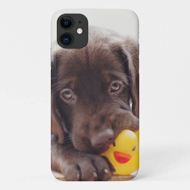 Funda De Case-Mate Para iPhone Cachorro de chocolate con pato de juguete (Reverso)