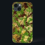 Funda Para iPhone 13 Camo Moss Rust Aged Grunge Vieja Textura<br><div class="desc">Este diseño único muestra una textura falsa de hierro oxidado/mezquita sobre un fondo hecho para lucir muy viejo y moteado. Es una textura de fondo anticuada y desgastada, que proporciona un camuflaje natural en el bosque o hace que parezca como si descubrieras tu funda/manga electrónica después de haber estado decayendo...</div>