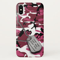 Camo rosado con las placas de identificación