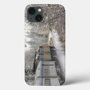 Funda Para iPhone 13 Canadá, Alberta. Tren de nieve del tren VIA entre