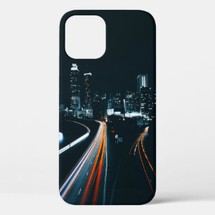 FUNDA PARA iPhone 12 CARRETERA CERCA DE LOS EDIFICIOS