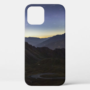 FUNDA PARA iPhone 12 CARRETERA PAVADA ENTRE MONTAI