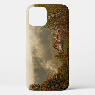 Funda Para iPhone 12 Casa de madera forestal: Tranquila escena