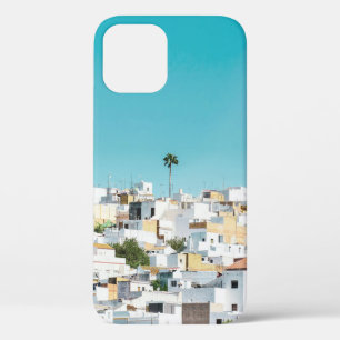 Funda Para iPhone 12 Casas de hormigón blanco y marrón bajo el cielo az