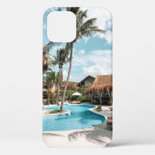 Funda Para iPhone 12 Casas de paja y casas cerca de la piscina durante