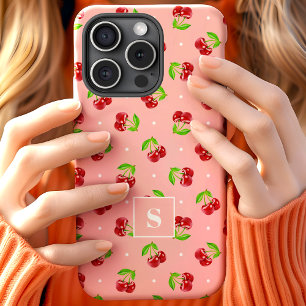 Funda Para iPhone 15 Cerezas Divertidas de Lunares Sobre Monograma Rosa