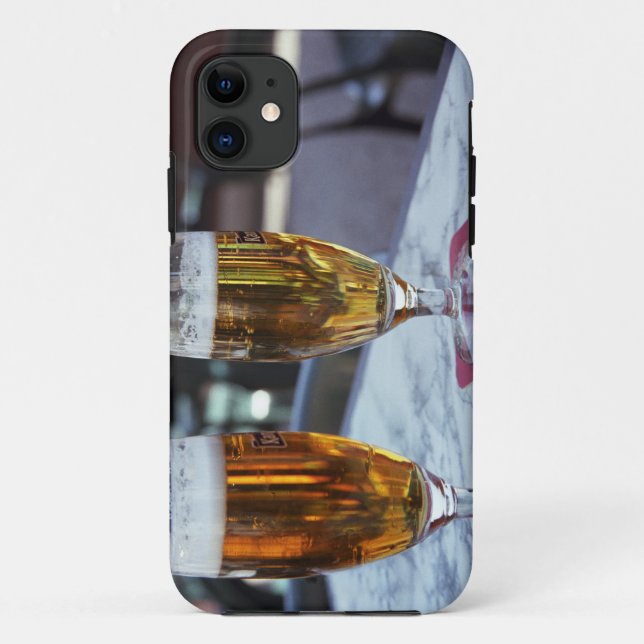 Funda De Case-Mate Para iPhone Chablis; dos cervezas frescas en verano caliente d (Reverso)