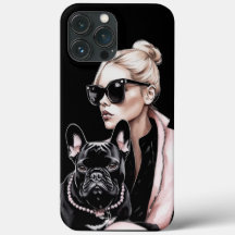 Chica rubio en gafas de sol bulldog francés negro