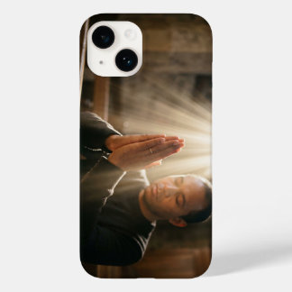 Funda Para iPhone 14 De Case-Mate Christian Man Praying with Holy Light iPhone Case
