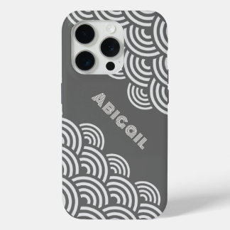 Funda Para iPhone 15 Pro Círculos Giratorios y Nombre en Blanco sobre Gris