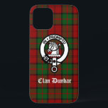 Funda Para iPhone 12 Clan Dunbar Tartan & Escudo Badge<br><div class="desc">Clan escocés Dunbar insignia escudo y texto de personalizable sobre fondo tartán</div>