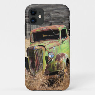 Funda Para iPhone 11 Coche oxidándose frente a una granja abandonada
