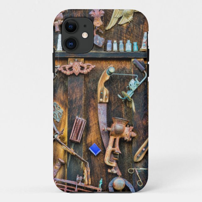 Funda De Case-Mate Para iPhone Colección de antigüedades en la pared (Reverso)