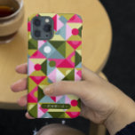 Funda Para iPhone 14 Pro De Case-Mate Colorido Trendy Modern Girly Pattern Nombre person<br><div class="desc">Colorido Trendy Modern Girly Pattern Nombre personalizado Smartphone iPhone Case presenta un colorido patrón geométrico en tonos rosa, verde y azul con su nombre personalizado en moderna y elegante tipografía de escritura. Perfecto para cumpleaños, Navidades, Día de la Madre, hermana, mejor amiga y más. Diseñado por © Evco Studio www.zazzle.com/store/evcostudio...</div>