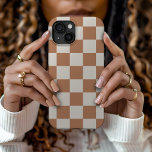 Funda Para iPhone 15 Comprobación del retro de óxido<br><div class="desc">Estuche de diseño para teléfono de impresión de tablero de ajedrez boho en naranja quemado y colores crema. Utilice las herramientas de diseño para agregar su propio monograma,  nombre u otro texto,  o cambie el color de fondo para crear uno único de los tipos de cobertura del dispositivo.</div>