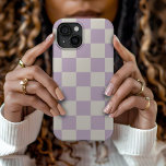 Funda Para iPhone 15 Comprobación retro de Lilac<br><div class="desc">Estuche de moda para teléfono impreso en tablero de ajedrez boho en colores polvorientos de lavanda violeta y marfil. Utilice las herramientas de diseño para agregar su propio monograma,  nombre u otro texto,  o cambie el color de fondo para crear uno único de los tipos de cobertura del dispositivo.</div>