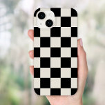 Funda Para iPhone 14 De Case-Mate Comprobación retro en negro y crema<br><div class="desc">Estuche de diseño para teléfono impreso en tablero de ajedrez boho en color negro y marfil. Utilice las herramientas de diseño para agregar su propio monograma,  nombre u otro texto,  o cambie el color de fondo para crear uno único de los tipos de cobertura del dispositivo.</div>