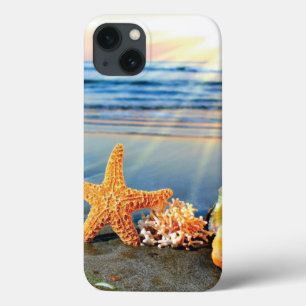 Funda Para iPhone 13 conchas de mar y estrellas de mar en la playa