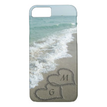 Corazones de arena personalizados en la playa