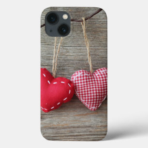 Funda Para iPhone 13 Corazones rojos en el cuadro de madera 2