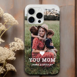 Funda Para iPhone 14 Pro De Case-Mate Corto corazón te ama la foto del Día de la Madre<br><div class="desc">Cute Heart Love You Mom's Day Photo iPhone Case incluye tu foto favorita con el texto "(corazón de amor) you Mom" en un moderno guión en blanco con tus nombres a continuación. Personalice editando el texto en el cuadro de texto proporcionado y agregando su propia imagen. Diseñado por ©2022 Evco...</div>