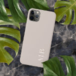 Funda Para iPhone 11 Pro Max Crema natural neutra beige de luz personalizado<br><div class="desc">Luz contemporánea bajo color beige neutro color neutro funda celular de color natural. Con espacio para personalizar con el nombre, el monograma o las iniciales que elija. Hermosa, moderna y fresca cubierta para la moda y amante del arte, amante de las caderas, amante del arte y amante del humor que...</div>