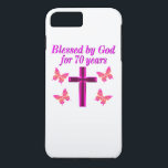 FUNDA PARA iPhone 8 PLUS/7 PLUS CRISTIAN PINK 70TH BIRTHDAY CROSS DISEÑN<br><div class="desc">Este cristiano y alegre de 70 años adorará celebrar cumplir 70 años con este hermoso diseño de 70 años de cruz rosa y mariposa en Tees, bolsas de té, tazas, almohadas y regalos. Delibera a su espiritual y a su Dios amando a los 70 años con un regalo de cumpleaños...</div>