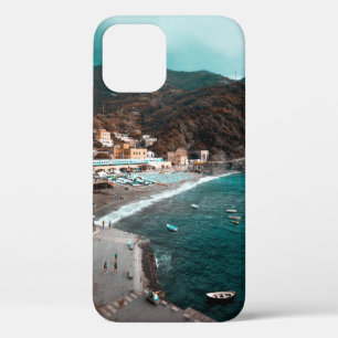 FUNDA PARA iPhone 12 EDIFICIO DE CONCRETO BLANCO CERCA DEL CUERPO DE AG