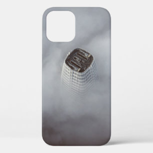 FUNDA PARA iPhone 12 EDIFICIO DE CONCRETO BLANCO RODEADO DE NUBES