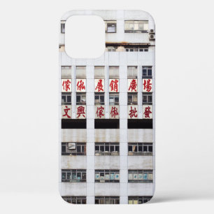 FUNDA PARA iPhone 12 EDIFICIO MULTISTORIAL GRIS CON SCRIPT ORIENTAL ROJ