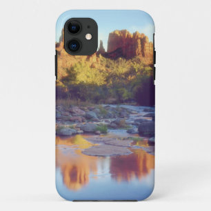 title_seo2 EE. UU., Arizona, Sedona. Cathedral Rock reflejand