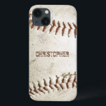 Funda Para iPhone 13 El béisbol vintage personalizado<br><div class="desc">Una foto de una vieja pelota de béisbol proporciona el fondo para este estuche personalizado para iPhone. Añade tu nombre con una fuente de sans serif grunge angustiada a una sombra de marrón rojizo que coincida con el punto. Ideal para jugar al béisbol o para practicar deportes en la lista...</div>