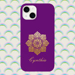 Funda Para iPhone 14 De Case-Mate Elegante Breathe Purple and Gold Mandala<br><div class="desc">Este elegante diseño presenta una mandala floral dorada con su nombre debajo. Escriba su nombre, o un mensaje como "Breathe" o "Namaste" si lo prefiere, en la sección Personalizada. Si te gusta la atención, la meditación o el yoga, este diseño puede ser el toque correcto. Una mandala es un símbolo...</div>