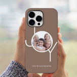 Funda Para iPhone 14 Pro Max De Case-Mate Elegante foto Personalizado marrón<br><div class="desc">Este sencillo y elegante estuche de teléfono está decorado con la palabra JOY en un fondo marrón. Personalizar con tu foto y nombre.</div>