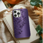 Funda Para iPhone XR Elegante Lugar Profundo Morado Floral Sobre Púrpur<br><div class="desc">Fondo metálico de color púrpura,  con encaje floral violeta profundo.</div>