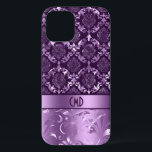 Funda Para iPhone 12 Elegantes Damascates Black Y Metallic Purple Y Lac<br><div class="desc">Elegantes damasquinadas florales vintage ornamentadas y encaje en negro y violeta. Monograma personalizado.</div>