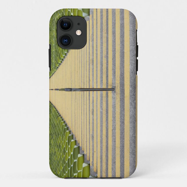 Funda De Case-Mate Para iPhone Escalera del estadio entre las filas de asientos (Reverso)
