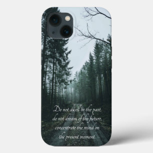 Funda Para iPhone 13 Escenario Forestal Con Tipografía