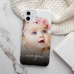 Funda Para iPhone 15 Mini Escritura personalizada de nombre de foto para beb<br><div class="desc">Crea tu propio funda personalizado para iPhone 11 con tu personalizado moderno nombre de guión escrito a mano y foto de bebé favorita.</div>